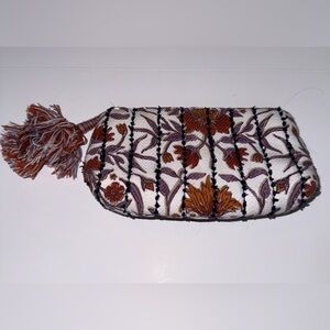 Universal threads pouch